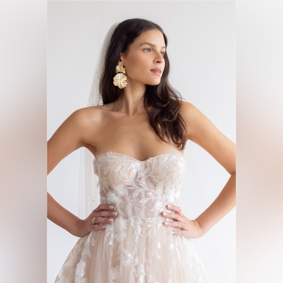 Willowby Dresses & Skirts - Wtoo BHLDN Oatmeal Strapless Lace Gown